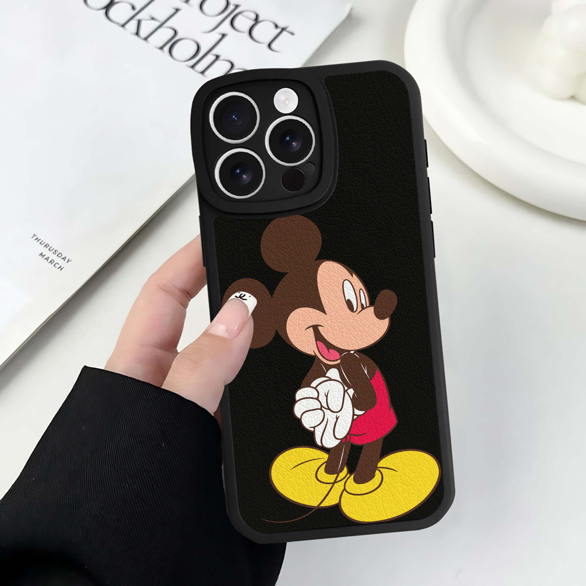 （画像用） ミッキーマウス Mickey Mouse 【iPhone 16シリーズ対応】シリコンスマホケース（レザー調） 材質：シリコン